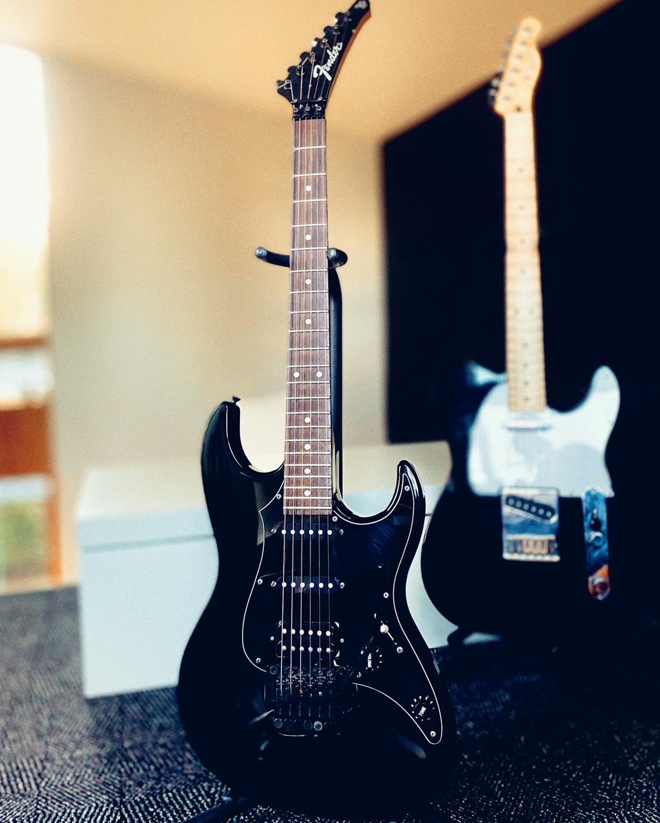 Here’s a guitar I hadn't played for a while until recently, a 1990 Fender Heartfield Talon w/ Floyd Rose Tremolo (Japan). I’ll do a video on it shortly. It sounds great!
.
.
#fenderheartfield #fender #90s #1990s #vintage #vintageguitar #vintageguitars