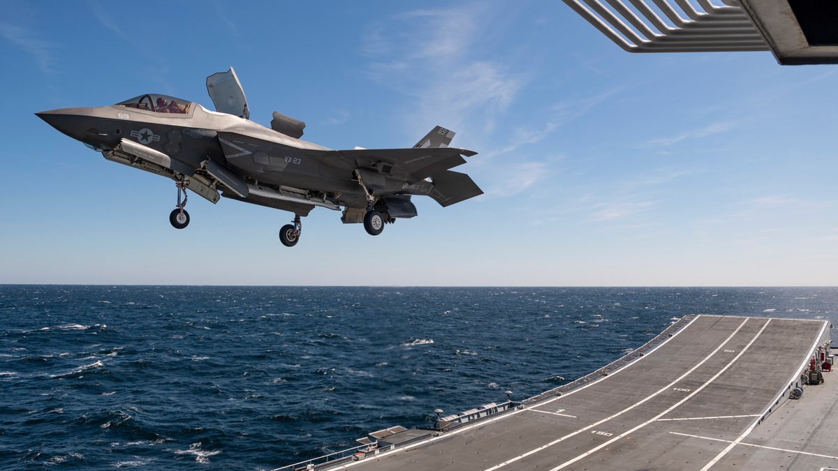 theF35JPO's tweet photo. The #F35B sea trials aboard the @ItalianNavy's aircraft carrier ITS Cavour are complete! 🇮🇹 ⚡
We have delivered a flight clearance recommendation to the #MarinaMilitare for the safe operation of the F-35B on the Italian flagship. https://t.co/5MNRctLEz6