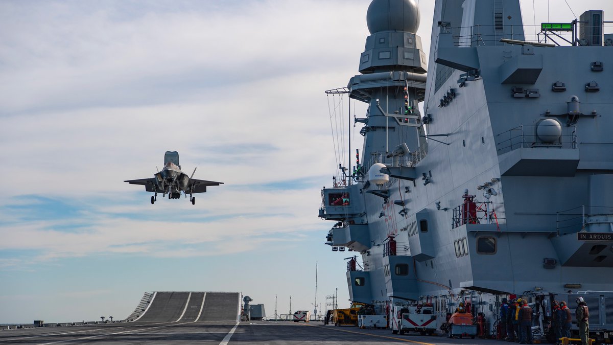 theF35JPO's tweet photo. The #F35B sea trials aboard the @ItalianNavy's aircraft carrier ITS Cavour are complete! 🇮🇹 ⚡
We have delivered a flight clearance recommendation to the #MarinaMilitare for the safe operation of the F-35B on the Italian flagship. https://t.co/5MNRctLEz6