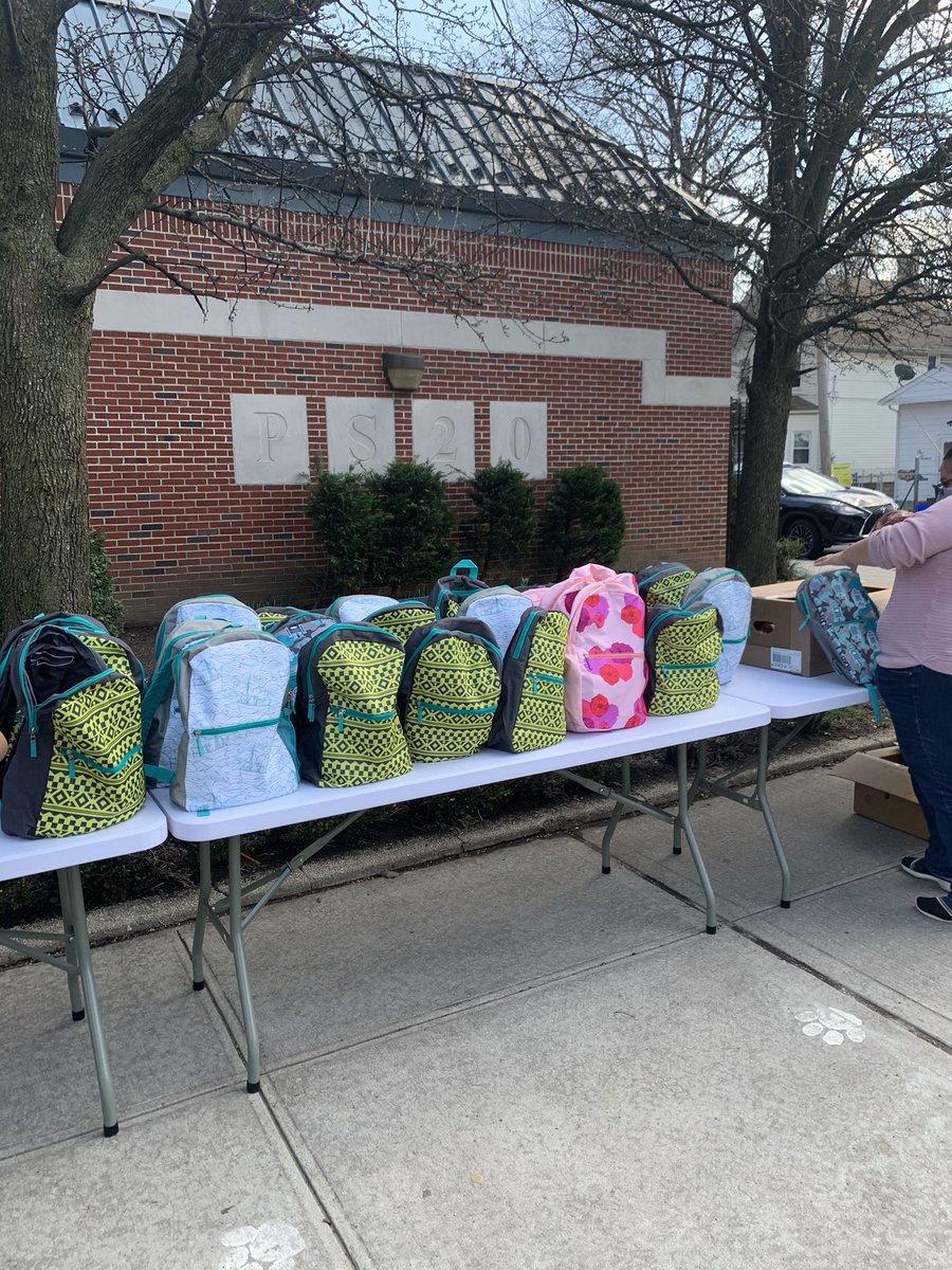 ericapadin's tweet photo. We are so grateful to the Teddy Atlas Foundation for their generous donation. We gave away backpacks filled a ham, corn and mashed potatoes to fifty PS 20 families. @DrMarionWilson @crodriguez7 @PS20PtRichmond @FreyTB https://t.co/8ImVgk51ua