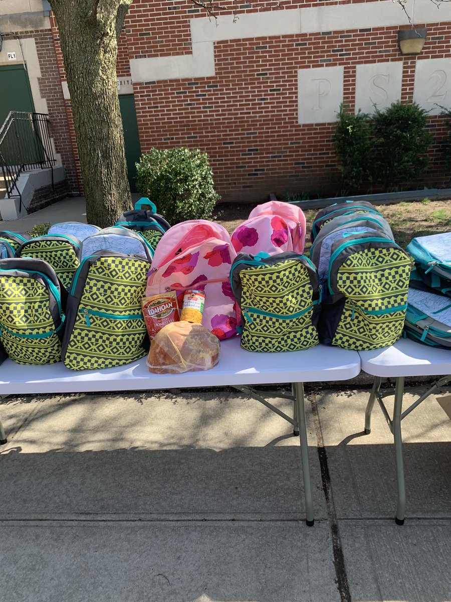 ericapadin's tweet photo. We are so grateful to the Teddy Atlas Foundation for their generous donation. We gave away backpacks filled a ham, corn and mashed potatoes to fifty PS 20 families. @DrMarionWilson @crodriguez7 @PS20PtRichmond @FreyTB https://t.co/8ImVgk51ua