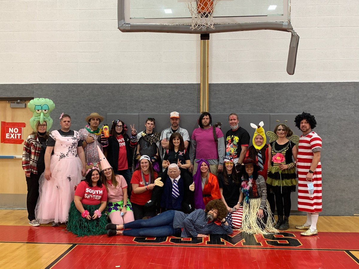 FarrerJanessa's tweet photo. One of my favorite things about where I live/work is doing weird/silly things for a great cause! Giving it back is such an amazing thing we do as a community. The middle school did a great job dressing up the staff! #ssms #givingitback #seviersdstrong #Me2We https://t.co/YjkNxUwyLL