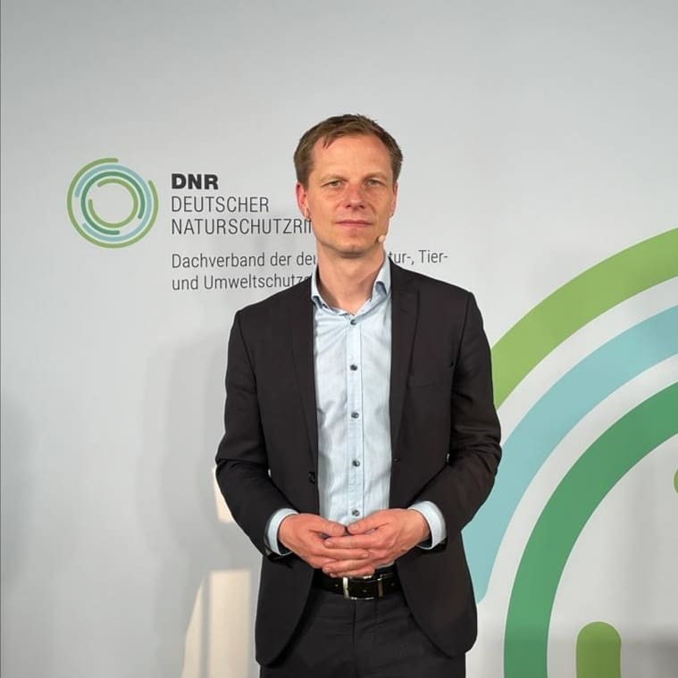 wwwEventagentur's tweet photo. Der DNR hat heute mit überwältigender Mehrheit Prof. Dr. Kai Niebert erneut zum Präsidenten gewählt!
Wir sind glücklich mit unserer innovativen Verbesserung des Wahl-Tools einen kleinen Beitrag zur Vereinfachung der Wahl geleistet zu haben. DANKE! #whatwhenwhy #onlineevent #event https://t.co/dP2iz3SuZW