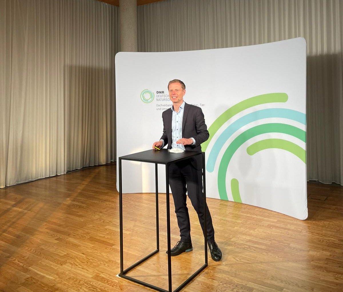wwwEventagentur's tweet photo. Der DNR hat heute mit überwältigender Mehrheit Prof. Dr. Kai Niebert erneut zum Präsidenten gewählt!
Wir sind glücklich mit unserer innovativen Verbesserung des Wahl-Tools einen kleinen Beitrag zur Vereinfachung der Wahl geleistet zu haben. DANKE! #whatwhenwhy #onlineevent #event https://t.co/dP2iz3SuZW