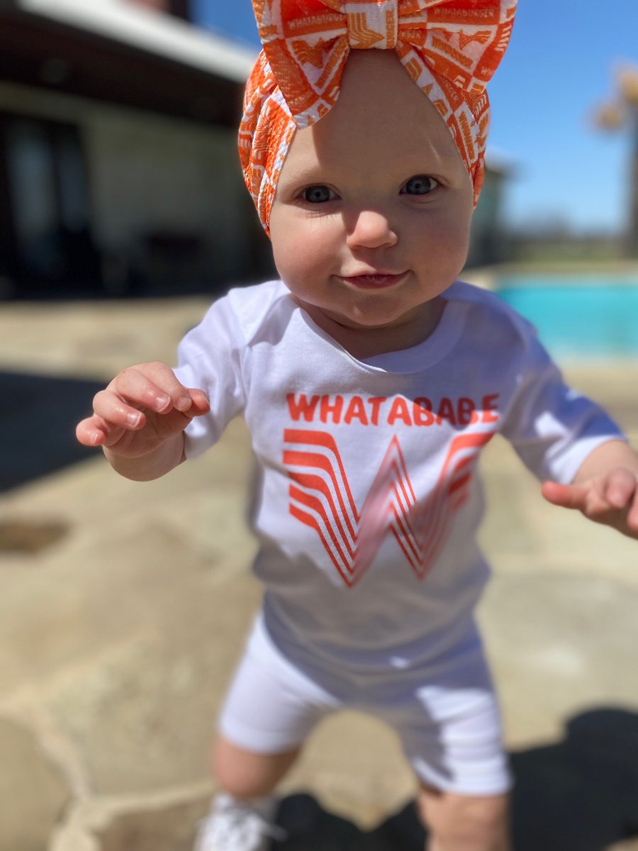 MothafukinDixon's tweet photo. Whatababe🤍🧡 https://t.co/sjUC0q9GeR