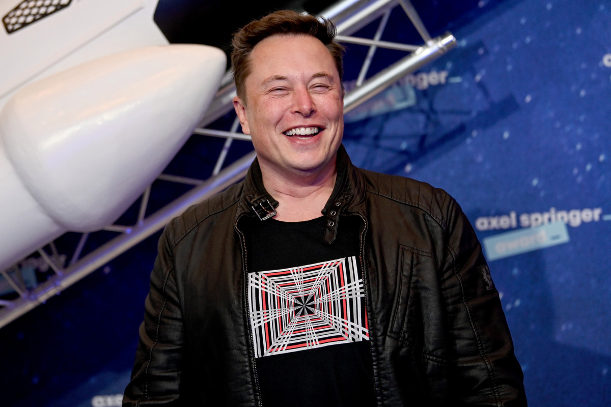 Elon Musk posts tweet that Tesla could soon be bigger than Apple — then deletes it