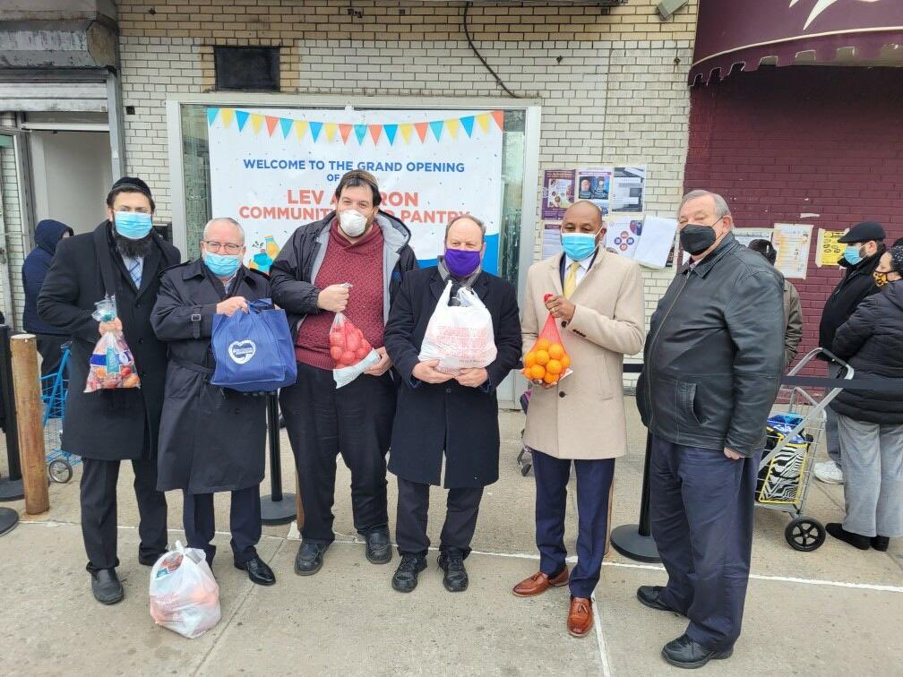 QnsBPRichards's tweet photo. To our borough's Jewish community celebrating this weekend, we wish you a happy and healthy #Passover. 

These are turbulent times, but our shared strength — exemplified by those working to feed their community this holiday season — will continue to see us through. https://t.co/hU8ELNcBzO