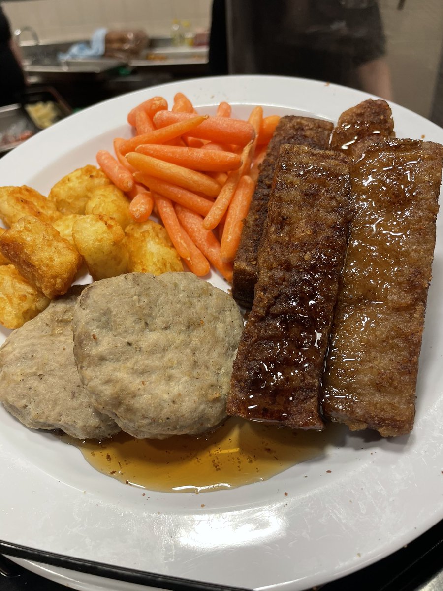 Shalerareacafe's tweet photo. There were so many great choices it is had to decide! Breakfast for lunch or Mac and cheese??? Is it fair to make me choose? @Teamcassidy1 @oblackb @ShalerArea @susan_veitchers https://t.co/toGY9bLwVq