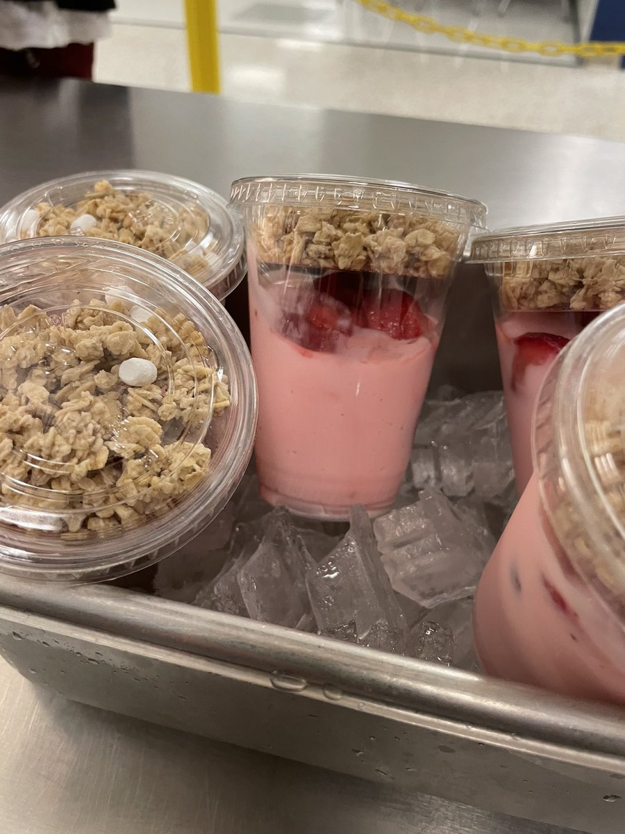 Shalerareacafe's tweet photo. There were so many great choices it is had to decide! Breakfast for lunch or Mac and cheese??? Is it fair to make me choose? @Teamcassidy1 @oblackb @ShalerArea @susan_veitchers https://t.co/toGY9bLwVq