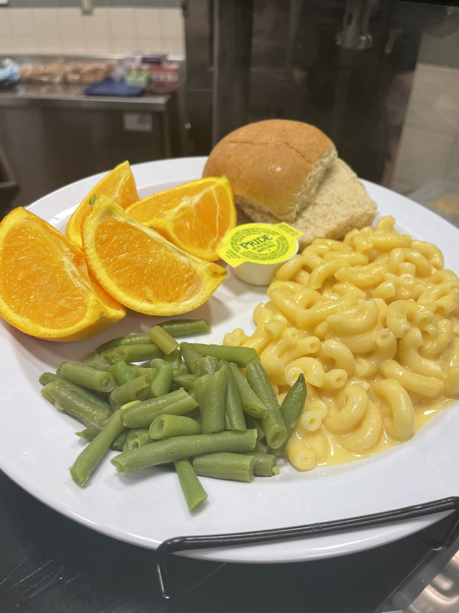 Shalerareacafe's tweet photo. There were so many great choices it is had to decide! Breakfast for lunch or Mac and cheese??? Is it fair to make me choose? @Teamcassidy1 @oblackb @ShalerArea @susan_veitchers https://t.co/toGY9bLwVq