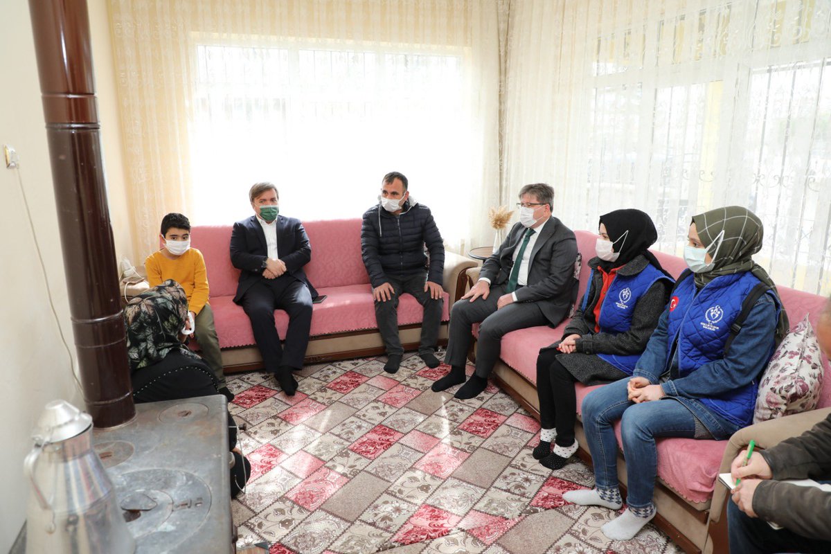 Dünyanın en değerli duygusu, birini mutlu etmenin mutluluğu...

Özel ve başarılı 157 gencimizi birim amirlerimizle ziyaret edip genç odalarını teslim ettik.
Allah, devletimize ve milletimize zeval vermesin.