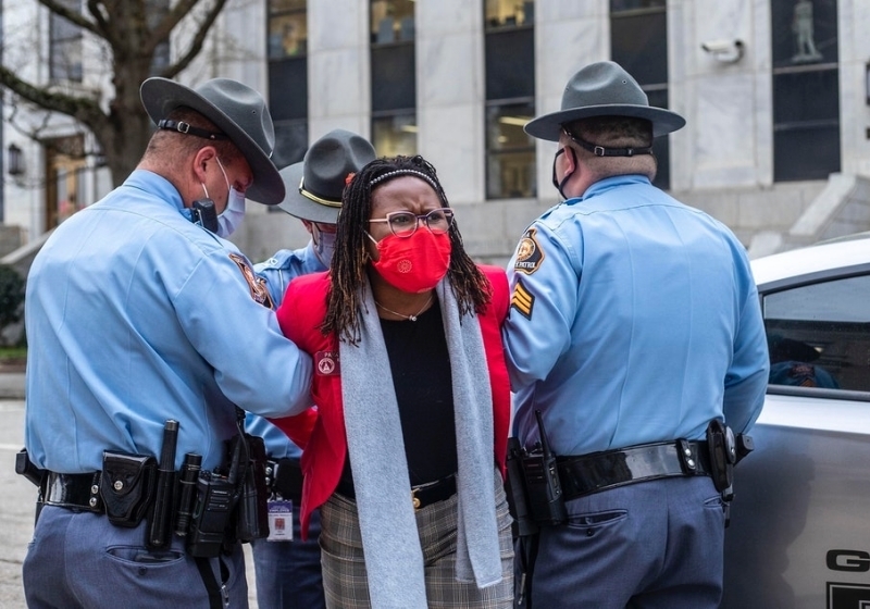 RUWithSonali's tweet photo. Headlines: A #Georgia state legislator was arrested on Thursday evening after she knocked on the door while Gov. Brian Kemp signed a sweeping #antivoting bill into law behind closed doors. @KPFA & @FreeSpeechTV (3 pm PT), KFPK (4 pm PT), https://t.co/36KL8tuYa9. https://t.co/9UA9o0va7s