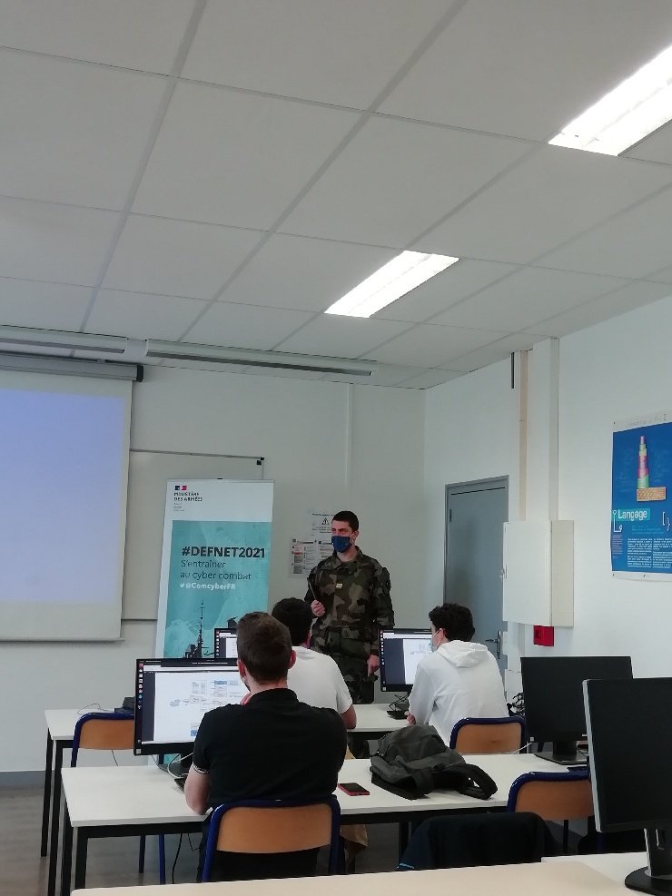 ReserveComcyber's tweet photo. Fin de #DEFNET2021 Dernière session à @IUTVANNES pour les étudiants...analyses de log, gestion de crise en équipe. Friday #cyber #réserve #recrutement #NotreDefense @ComcyberFR https://t.co/VanyzB5HbE