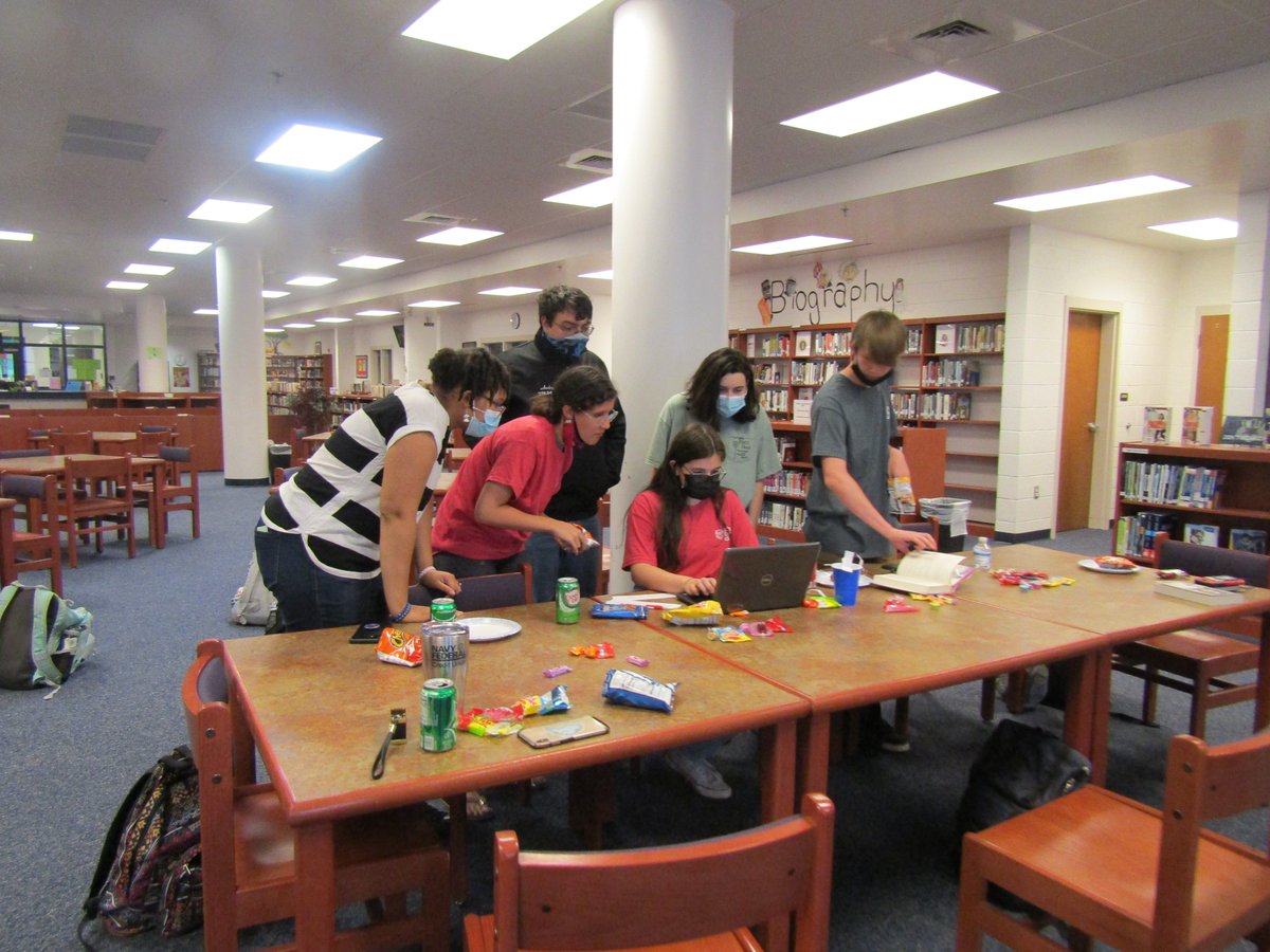 pacemediacenter's tweet photo. Had a blast at the March Book Club party today!  Thank you PHS PTSO for the awesome door prizes!  #Read https://t.co/wZ5gzyzZ6Q