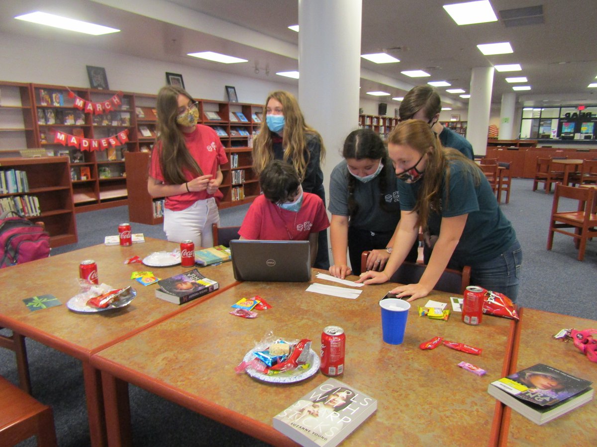 pacemediacenter's tweet photo. Had a blast at the March Book Club party today!  Thank you PHS PTSO for the awesome door prizes!  #Read https://t.co/wZ5gzyzZ6Q