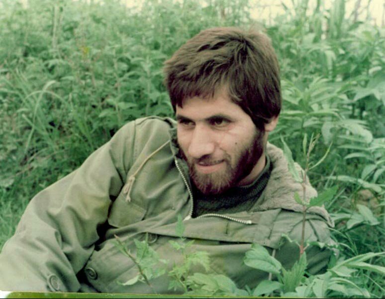 Kahkeshan16's tweet photo. بارالها اگر لایق بهشت هستم بجای بهشت کربلا را نصیبم کن تا تربت پاک حسین(ع) را در آغوش گیرم...
سردار شهید صادق مزدستان فرمانده تیپ دوم لشکر ۲۵کربلا https://t.co/lKdtjbYjvD