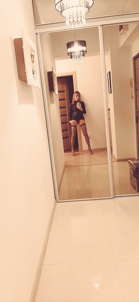 Happy weekend 🤗😙 https://t.co/AnzUSTzukk