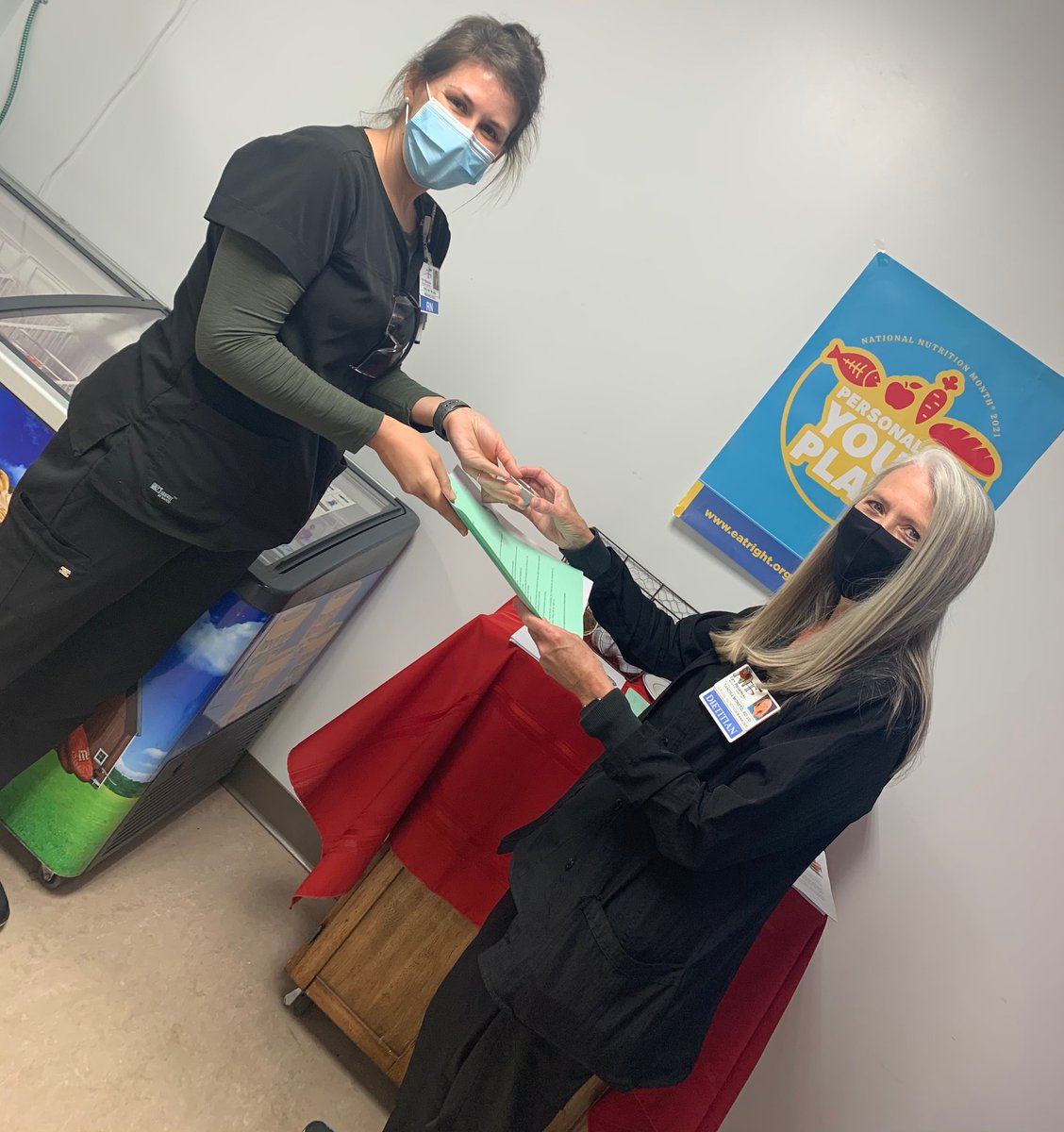 One_HHS's tweet photo. In honor of #NationalNutritionMonth, the staff at partner facility Tift Regional went above and beyond and put together a station that offered informative flyers, games, and healthy snack alternatives 🍎

Great work, team! 

#OneHHS https://t.co/WKEAnHTZRN