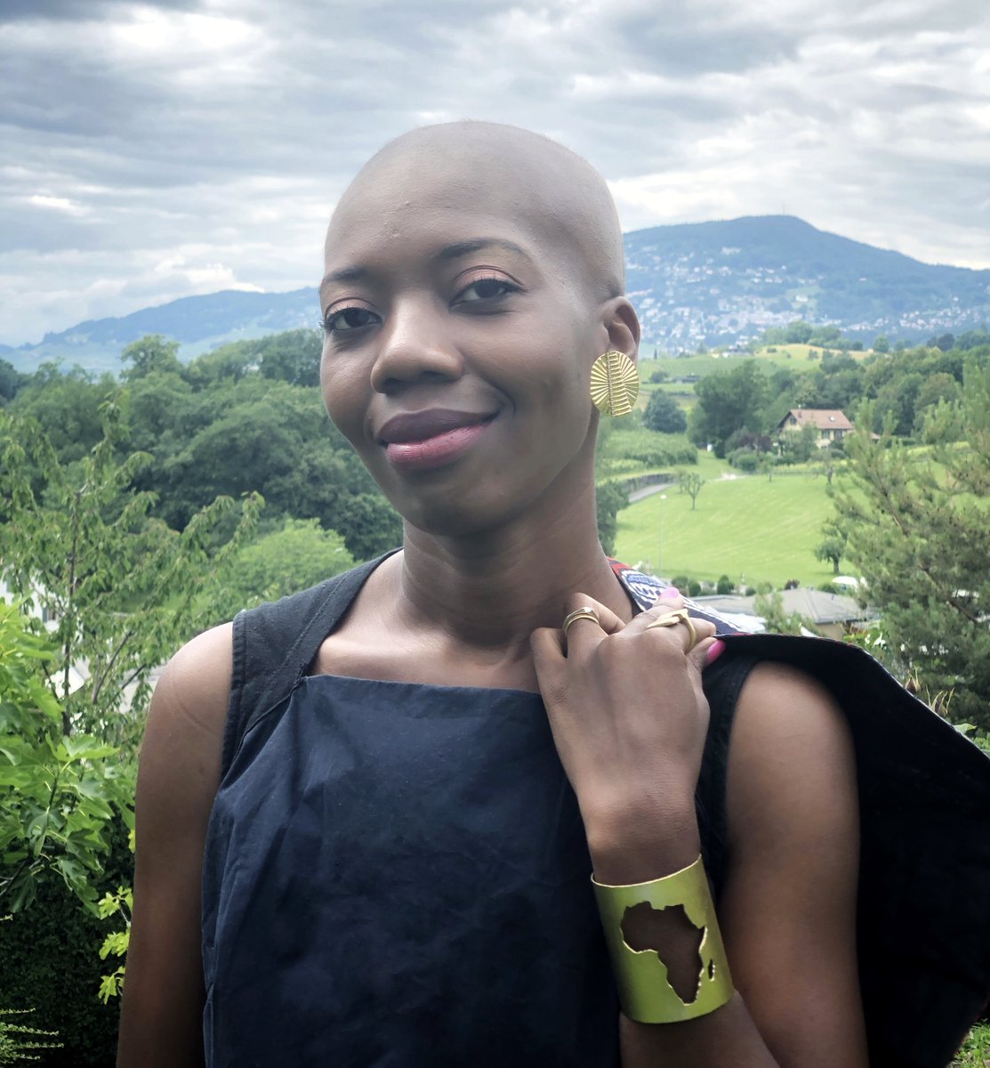 LUNGevity's tweet photo. Angie (@TheHairoine) doesn’t let her #lungcancer stop her from living life to the fullest. She discusses juggling her cancer journey with motherhood on her podcast, Mommy Had A Little Cancer. Read more about Angie's story from diagnosis to now -> https://t.co/BNmxAQ7WyK #LCSM https://t.co/HRU9jSny4K