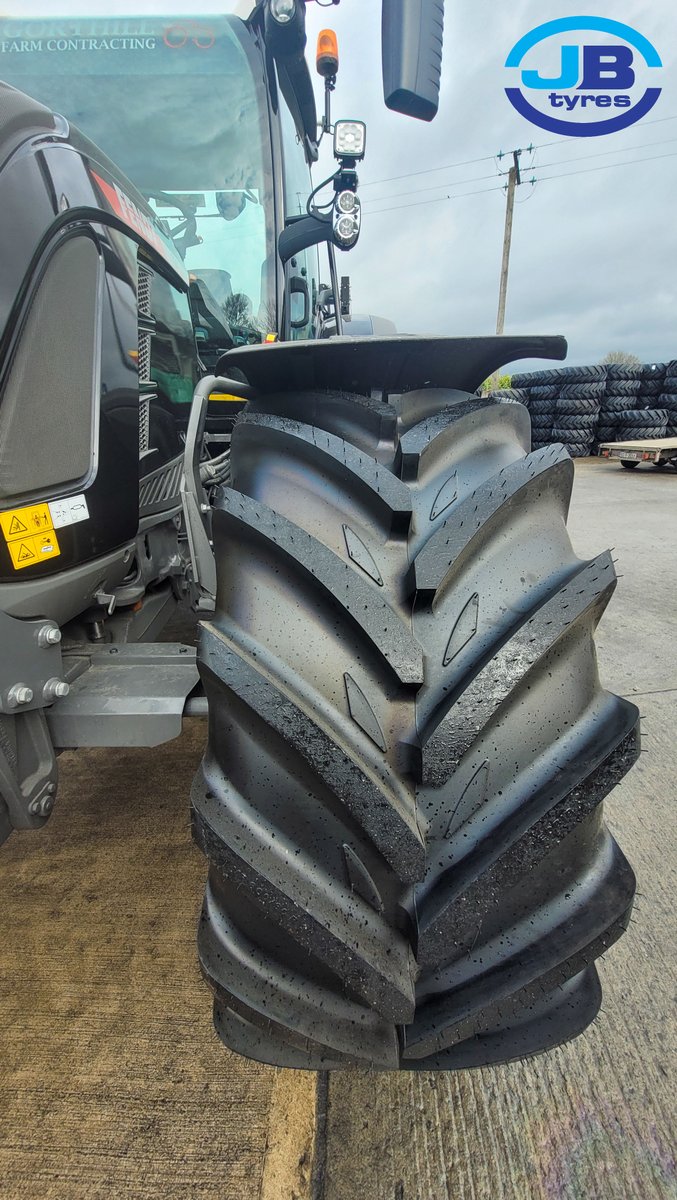 GORTHILL FARM CONTRACTING in with the #blackbeauty #fendt with a set of #michelin  #xeobibs going on

Give us a call to see how we can help you...028 7964 4128

#jbtyres #michelin #excelagridealer #farming #newboots #tyresolutions #cashbackoffer #agri #agriculture #springwork