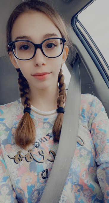 New glasses!! https://t.co/DLw8dmX99N
