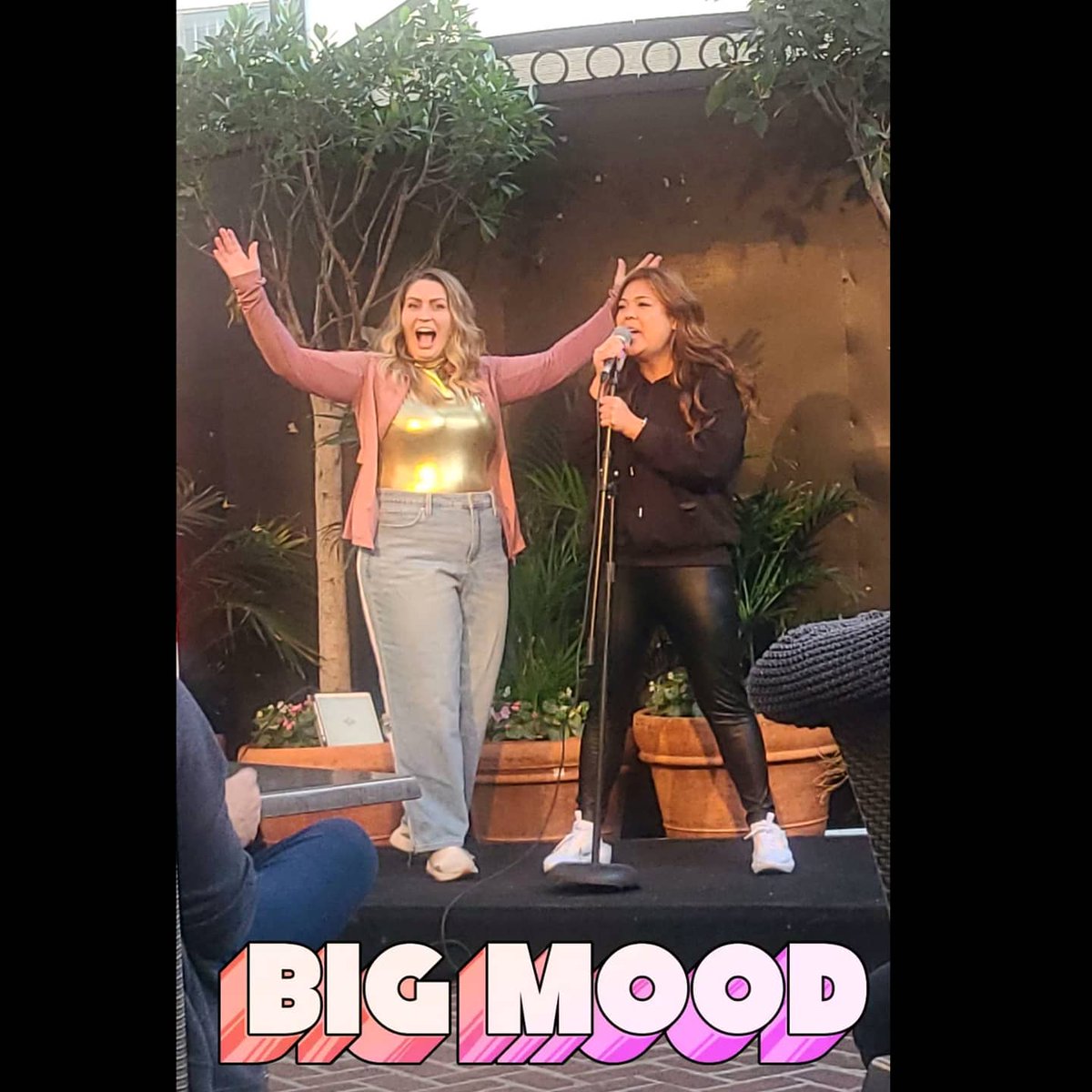 msmastafoxx's tweet photo. BIG MOOD! My Boos @elisabethwykert @SusieSitcom Did Amazing At @SusieSitcom's Comedy Show! #IconoclastComedy Everyone Was So FUNNY! #StereoCreators @app_stereo #FactorsFamousDeli @factorsfamousdeli #AffyTapple @affytapple ๐๐คฃ๐ฌ๐ฅ๐ท #MyCreatorLife #SusieSitcom #ElisabethWykert https://t.co/tK3lWuS59D