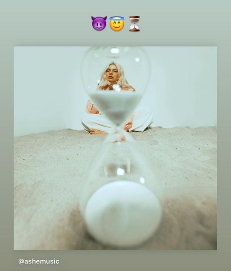 dfencelessxx's tweet photo. me niego a creer que no es una pista para el nuevo album o un lyric de una canción nueva https://t.co/RG51y4oJFH
