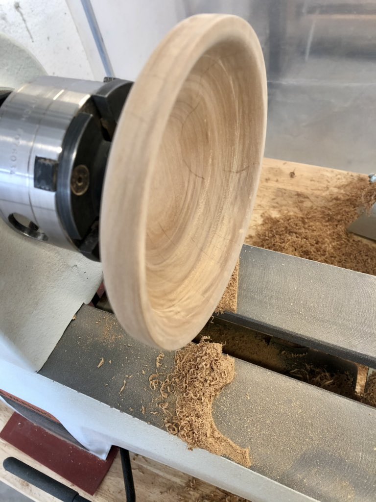 sandramu_'s tweet photo. Then carving some more + sanding
(step 2) — making a bowl: https://t.co/7nZye1UZnV