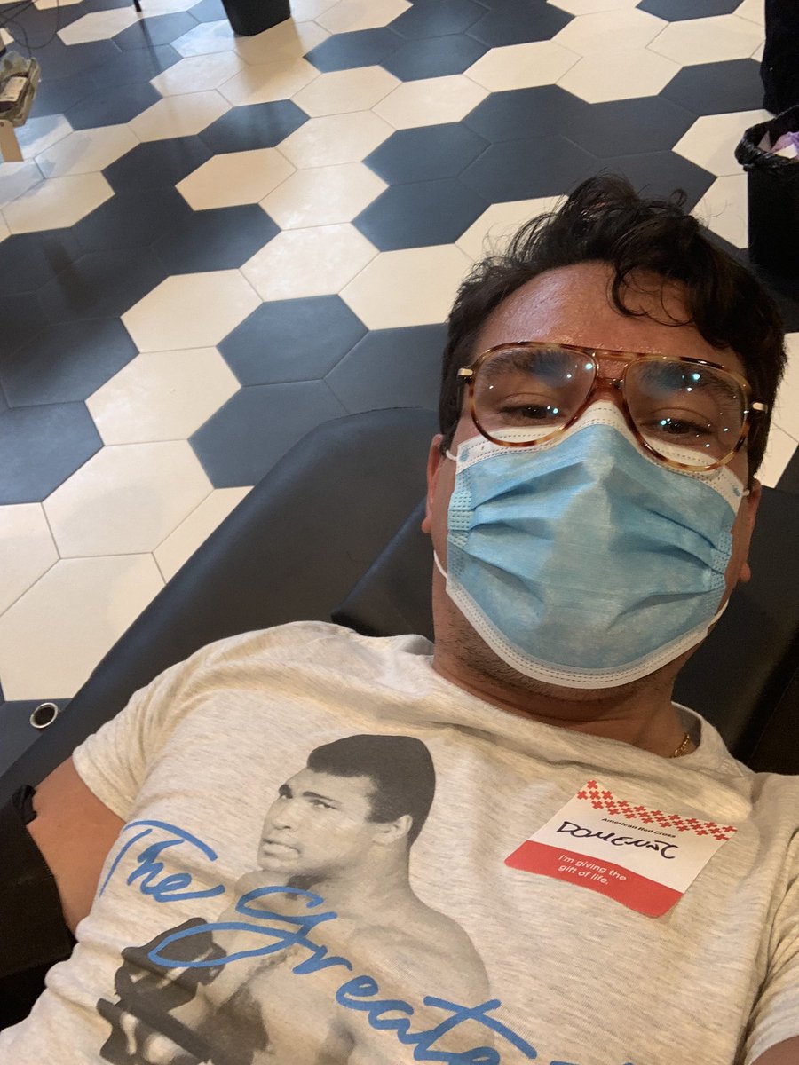 NickyLouder's tweet photo. Took a second out of my day/week to donate blood to @RedCross. They always need donations so I encourage you to donate if you can! @BigNightEnt @bignightlive #bignightbigheart #bneg https://t.co/FKSxYHXZXx
