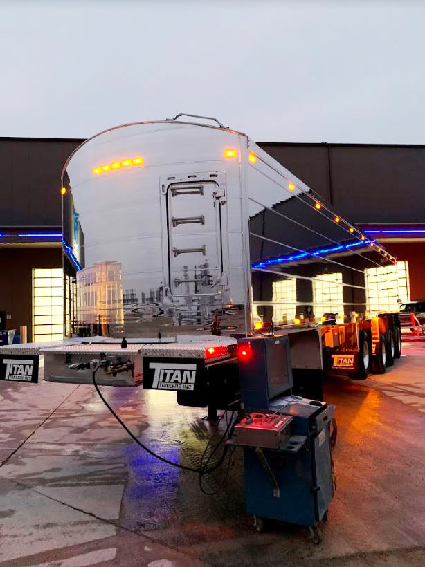 Titanthinwall's tweet image. Another GREAT work by Titan Team that looks like a mirror finish! Pushing the limits again. 👏

titantrailers.com