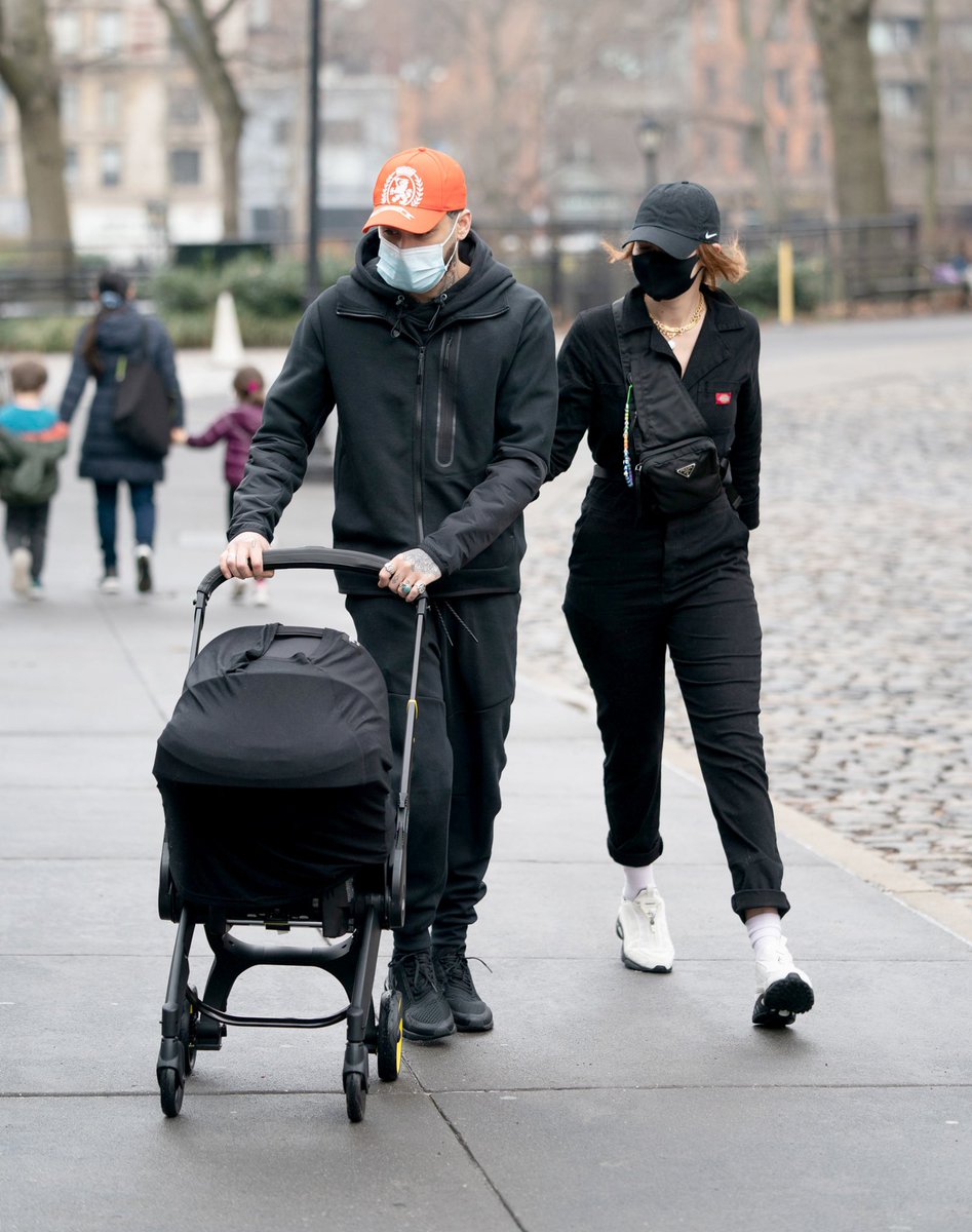 GigiHadidMedia's tweet photo. March 26th: Gigi Hadid and Zayn Malik out and about in New York.

https://t.co/0ZJZ2VXUV7 https://t.co/5qMUN9DI1o