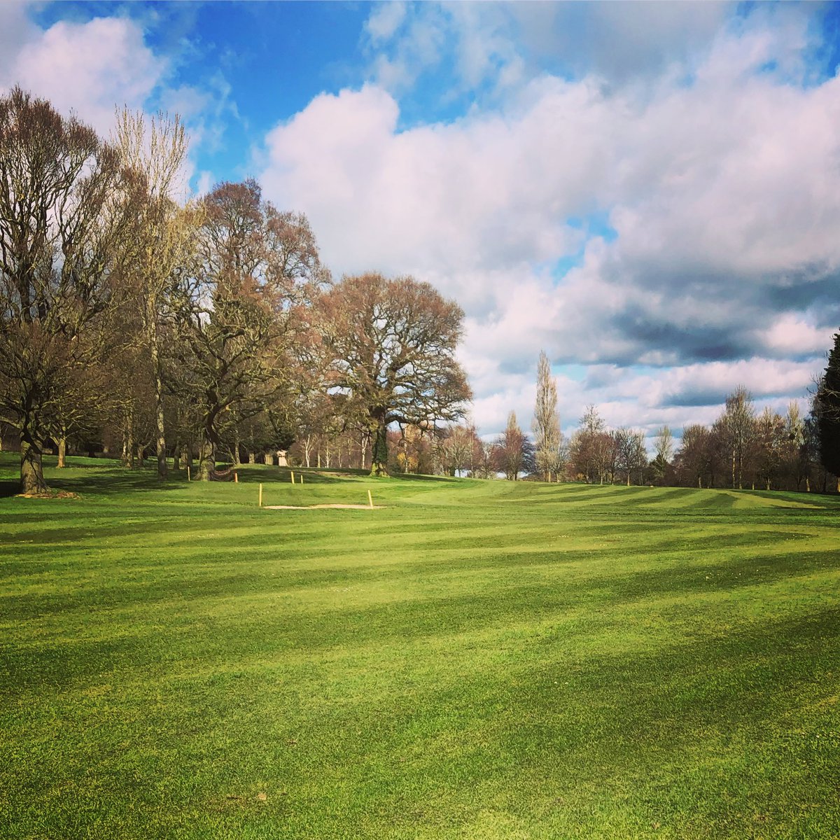 GloucesterGolfC's tweet photo. With golf reopening in just 3 days time RETWEET and FOLLOW us to be in with a chance of winning a 4 ball voucher worth over £140 🏌️‍♂️will be drawn on Sunday April 4th ⛳️ https://t.co/ZvENEWIXII