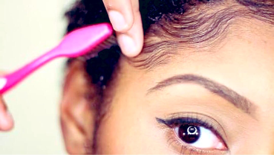 tholuhairbeauty's tweet photo. Small but mighty, baby hair slayer. Get the gentle brush and comb for natural, relaxed and braided hair @tholuhairbeauty #edgebrush https://t.co/gb3wFX85lL