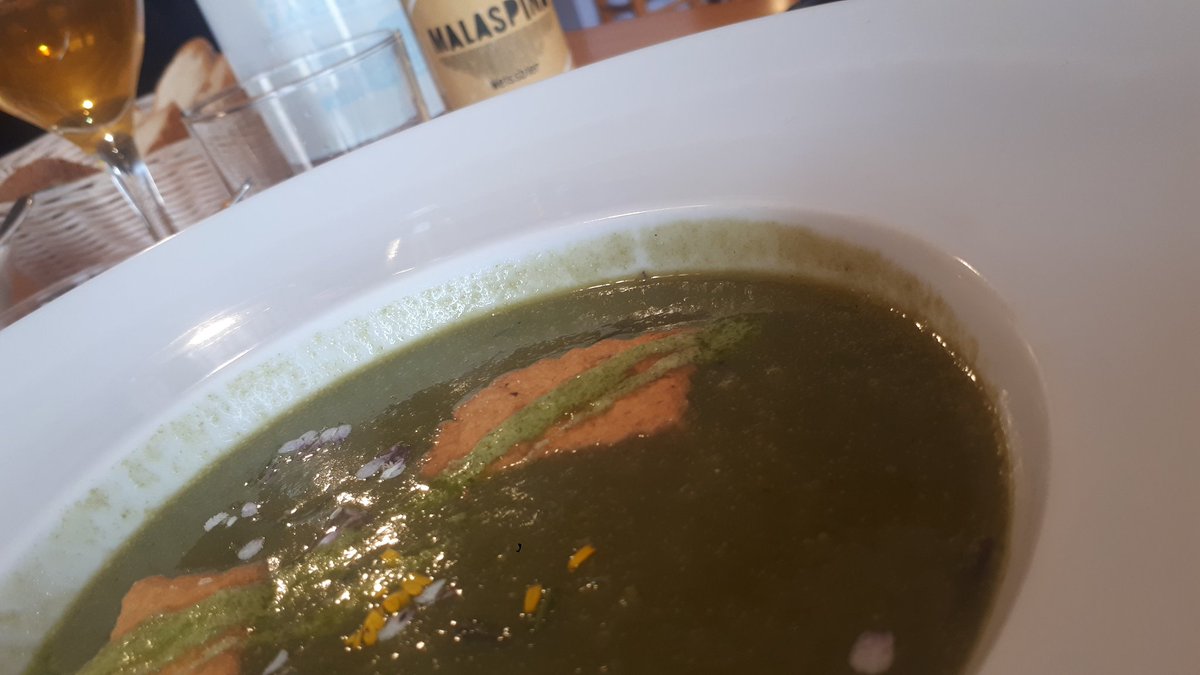 violetatena's tweet photo. Dinar al #PouDeBeca #ValldAlba i que de fil musical tinguen el disc de @ZooPosse. Mel! https://t.co/LtisNRnnMu