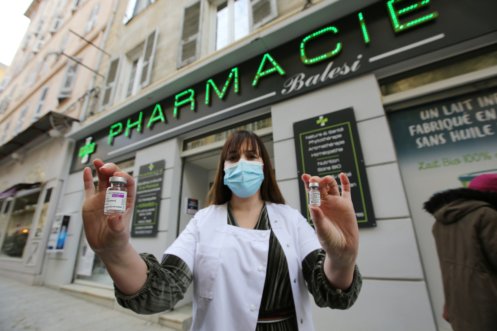 2e dose des moins de 55 ans : Pfizer ou #AstraZeneca à l'officine ?
Dans cette vidéo <a href="/GillesBonnefond/">Gilles Bonnefond</a> <a href="/USPO_Pharmacies/">USPO - Pharmaciens d’Officine</a> nous indique qu'il n'y a pas d'urgence à vacciner ces patients de moins de 55 ans. La 2e dose interviendra dans 12 semaines : bit.ly/3lWEPyE