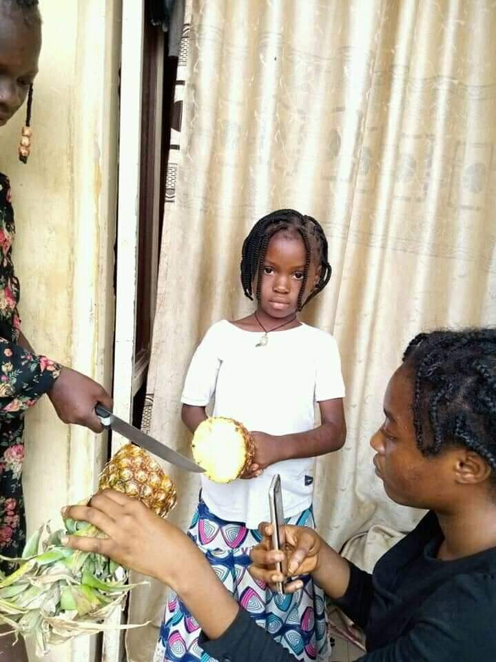 Kellsphotograp2's tweet photo. SHOT/EDITED ON PHONE..
How do I cut my pineapple??.
Check 2nd and last frame..
What do you think? Creative or not..
Kindly retweet please.
#wikzid
#2Seconds
#frankedoho
#SuperEagles
#postmalone https://t.co/abEgFo0kHI