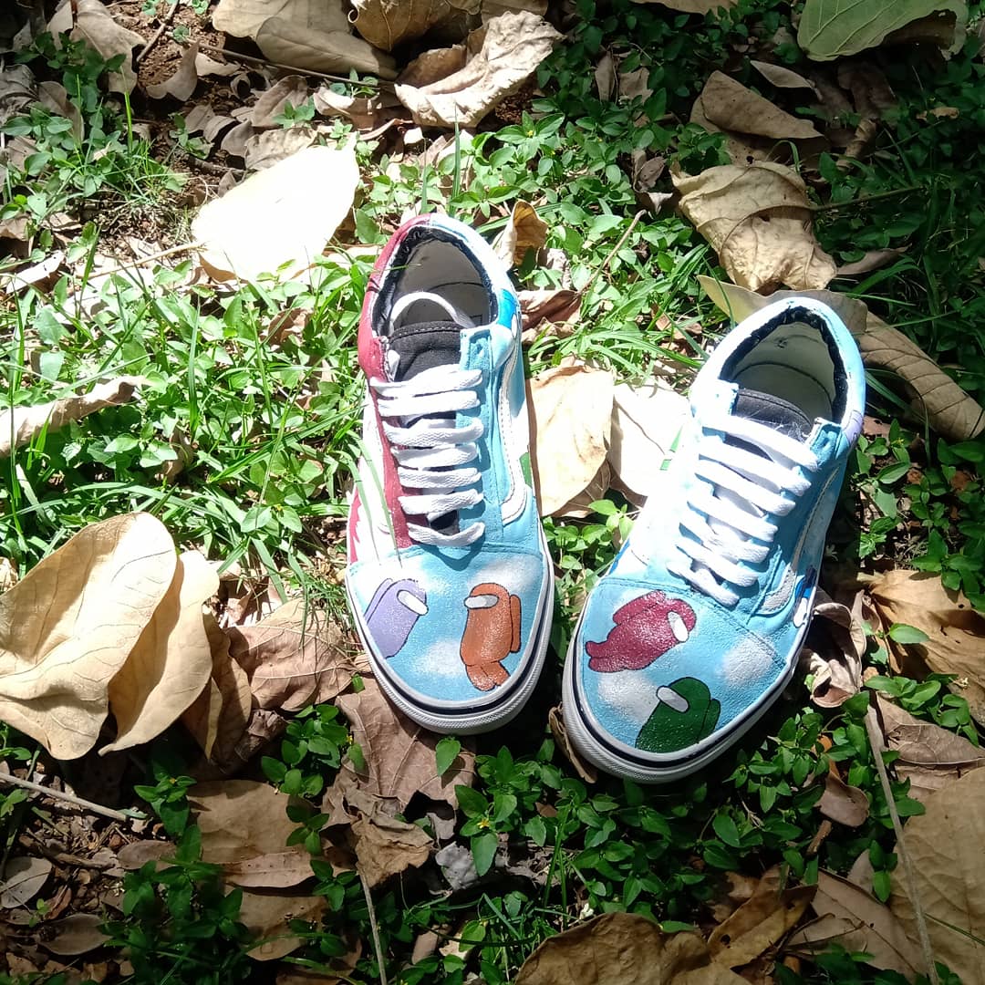 53artz's tweet photo. Oops! She spent the grocery money on custom shoes again.....
#vanscustomculture #amongus #customizedvans #nairobikenya https://t.co/PBfO0k1cbv