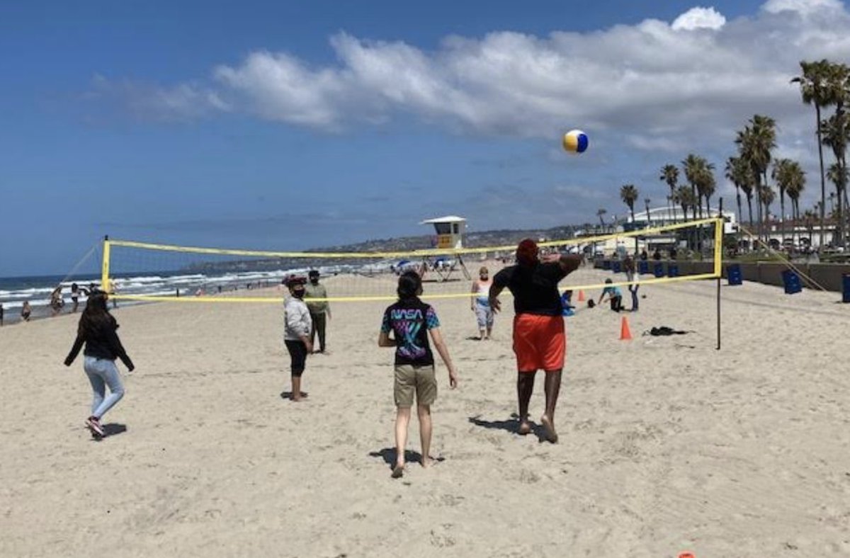 ProfeColumba's tweet photo. Work hard, play hard. Beach clean up and fun in the sun! Trabaja duro, juega duro. Limpiando la playa y disfrutando bajo el sol. @CajonValleyUSD @langacadpta @BosLangAcademy @MtraRamosR @Maestra_VRocha @Lissett74375400 @NerelWinter https://t.co/7BUrJ6qZZq