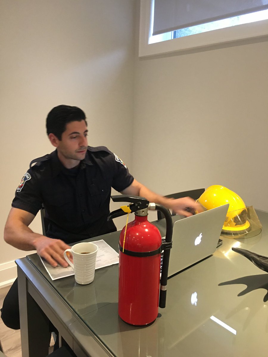 miss_greco_b's tweet photo. Brought a special guest to join the kindergarteners this morning! Learning all about fire safety👨‍🚒 🚒🧯 https://t.co/W3oyoTOOWO