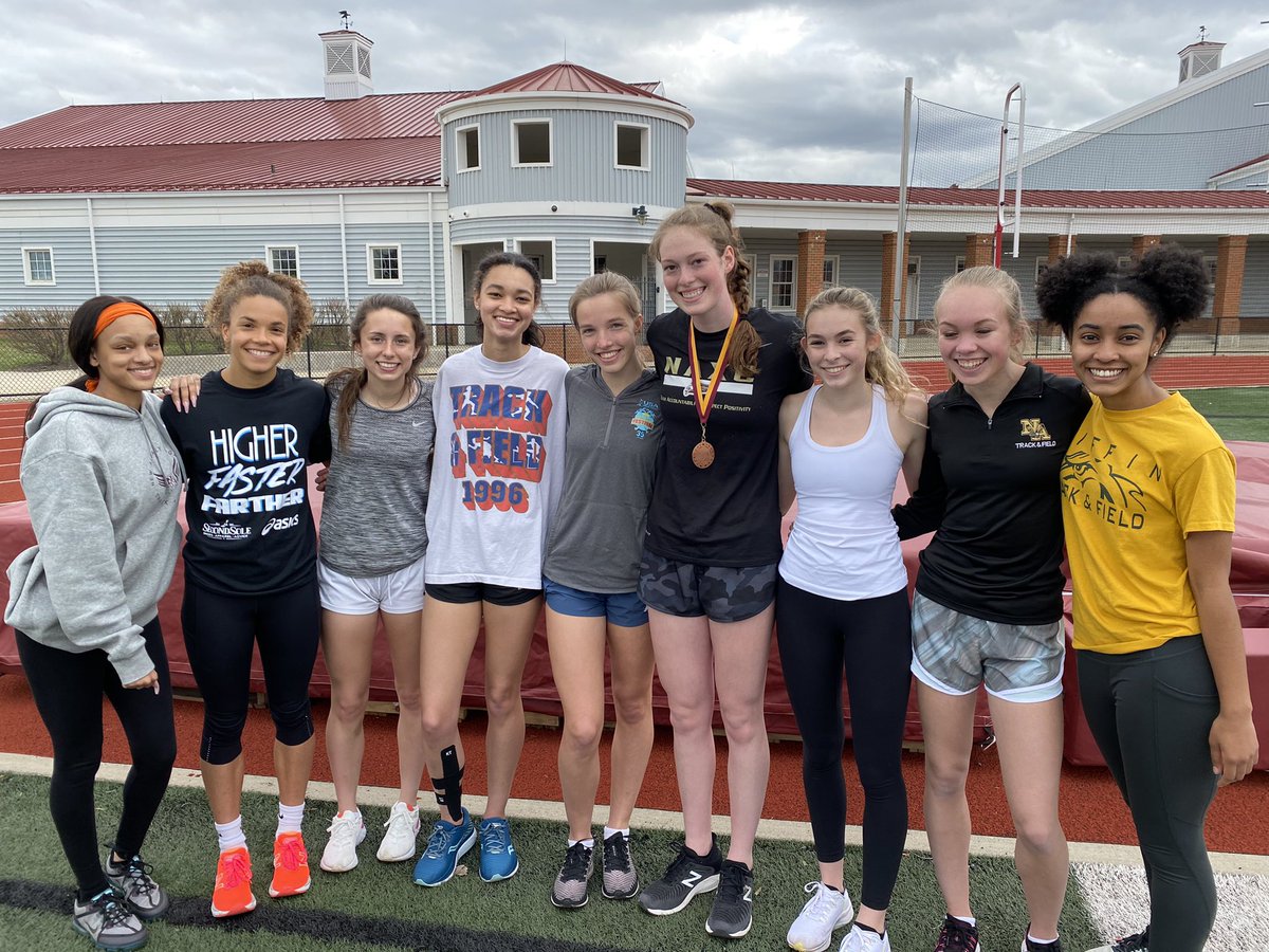 newalbanyTF's tweet photo. This week medal winners. T. White (boys). C. Ebert (girls). #hardestworkersoftheweek #oneweekbetter #finishonempty @EagleBackers @napls_athletics @napls_hs https://t.co/YJQpkAB6mg
