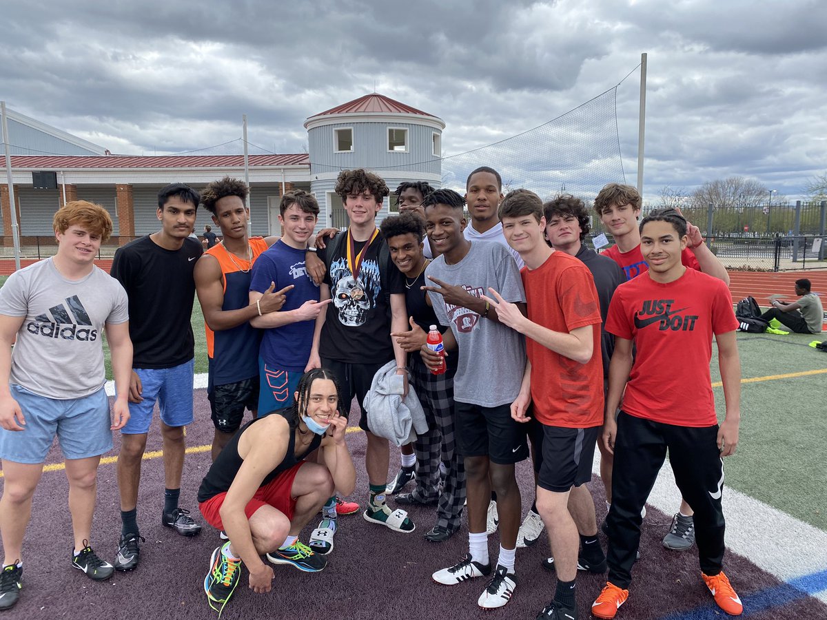 newalbanyTF's tweet photo. This week medal winners. T. White (boys). C. Ebert (girls). #hardestworkersoftheweek #oneweekbetter #finishonempty @EagleBackers @napls_athletics @napls_hs https://t.co/YJQpkAB6mg