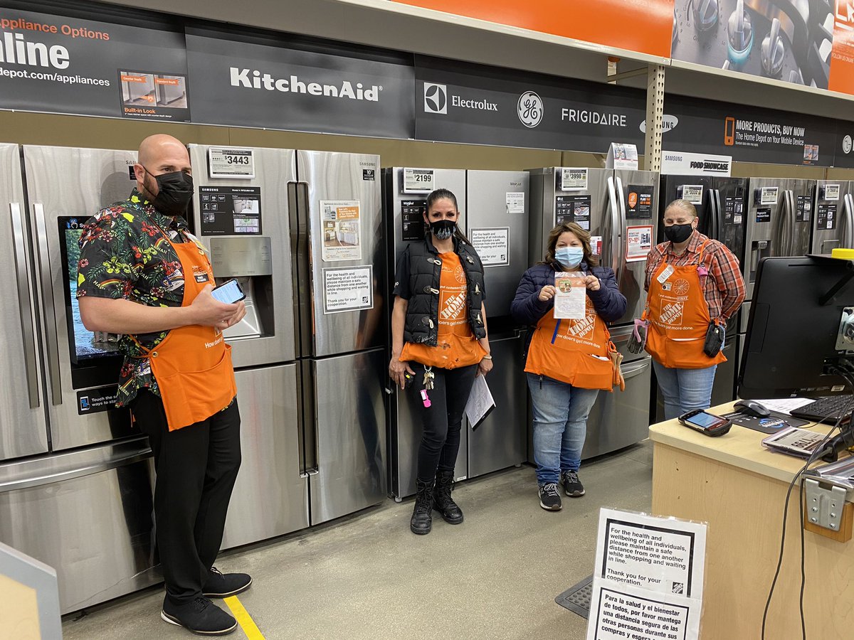 opsasmliz's tweet photo. Lots of recognition happening today with #team6651 #bestintheAV congratulations to Patty, William, Mario and Susana keep up the good work! https://t.co/AYEymErx0l