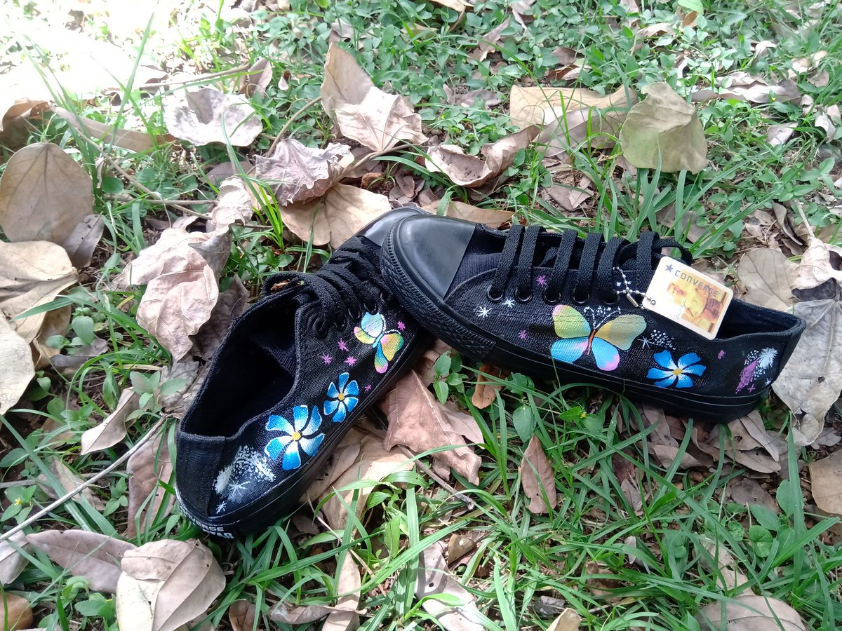 53artz's tweet photo. "Customize the shoes" that's the voice to follow
#customconverse #customshoes #nairobi #nature https://t.co/vsy6DQ7uW8