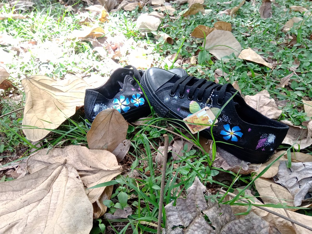 53artz's tweet photo. "Customize the shoes" that's the voice to follow
#customconverse #customshoes #nairobi #nature https://t.co/vsy6DQ7uW8