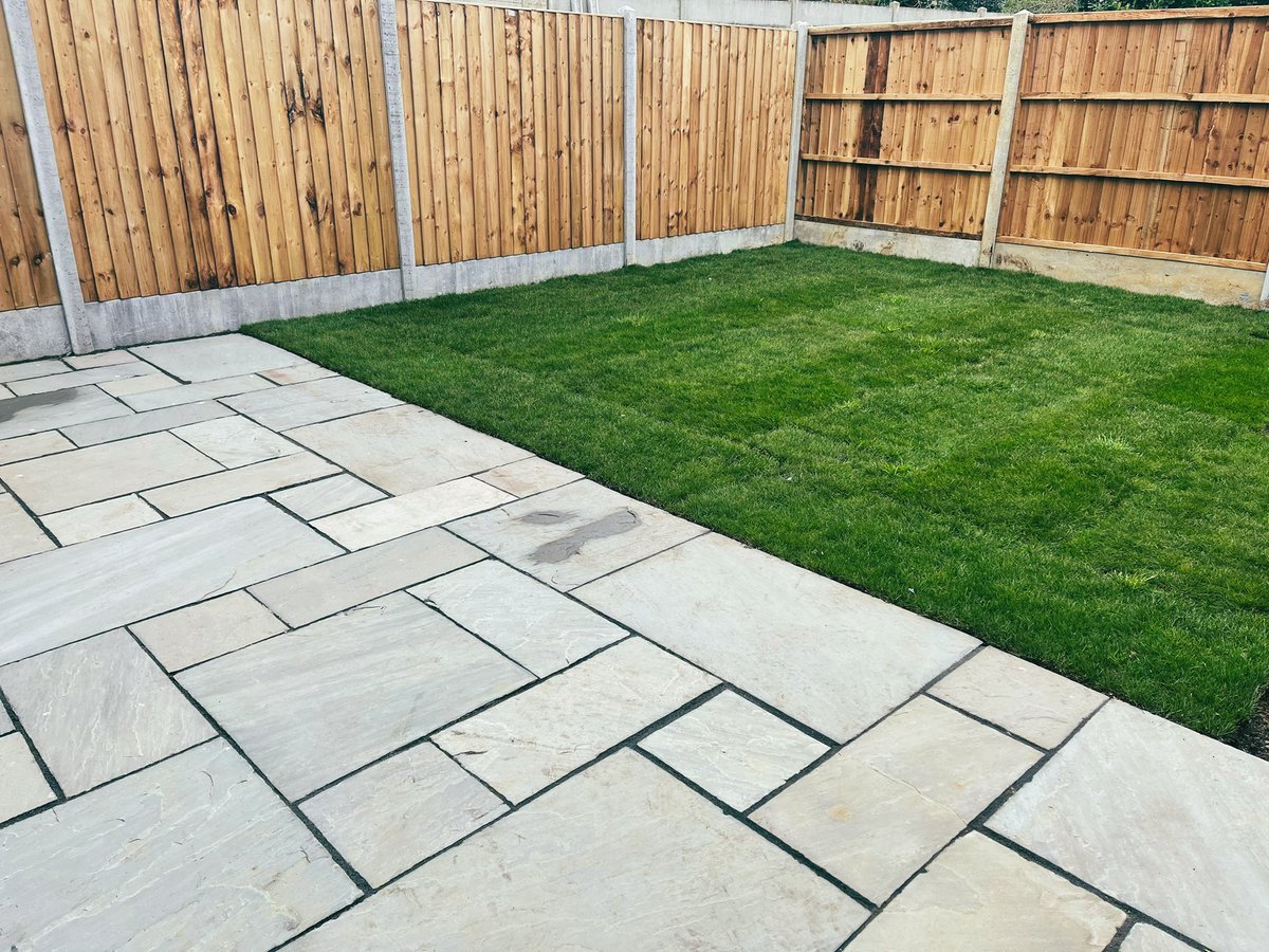 IHUKtweets's tweet photo. Some pictures taken today of one of our beautiful newly built a houses https://t.co/C7nOIxO4jz