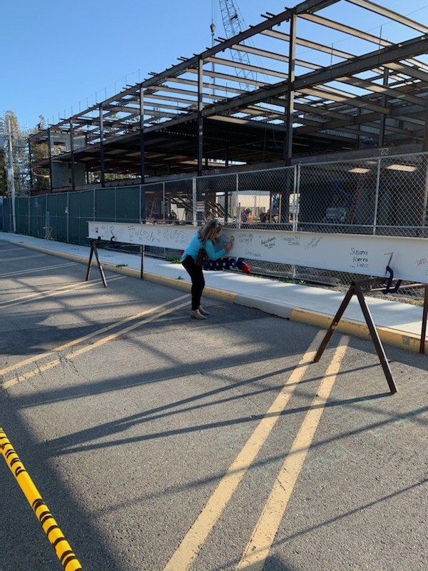 aamiahsmom's tweet photo. Today marks an exciting milestone as the last steel beam of the Resnick Student Union will go up. We're so excited to bring this new facility to our students and campus! #BeamSigning #GoDogs
@FSGetInvolved https://t.co/IizvSXTEoa
