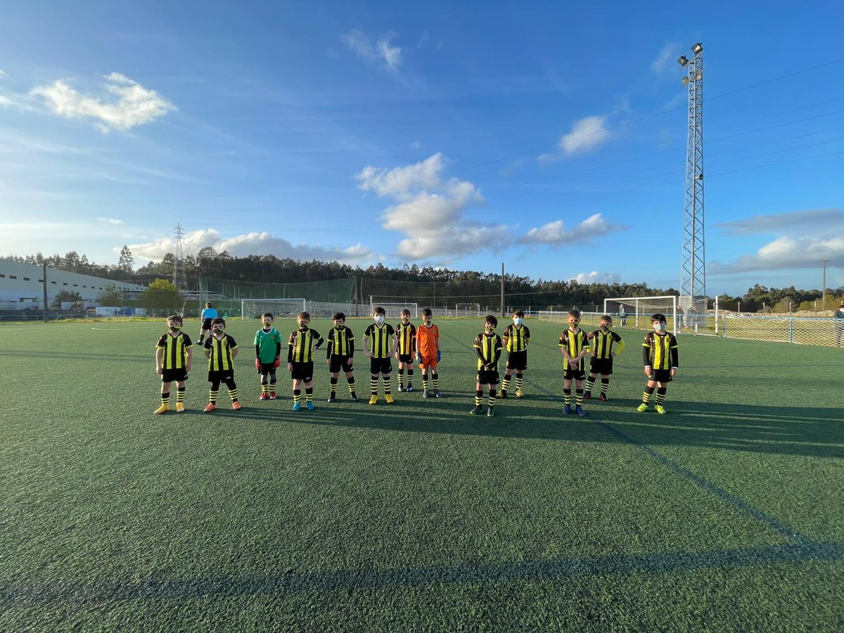 BertamiransFC's tweet photo. AMIGABLES xogados esta tarde:

@CdSarExtramundi  1-3 Benjamín "B"
@CdSarExtramundi  2-2 Alevin D

#BFCantera💛🖤⚽️💛🖤😷 https://t.co/RRjrMsClZ9
