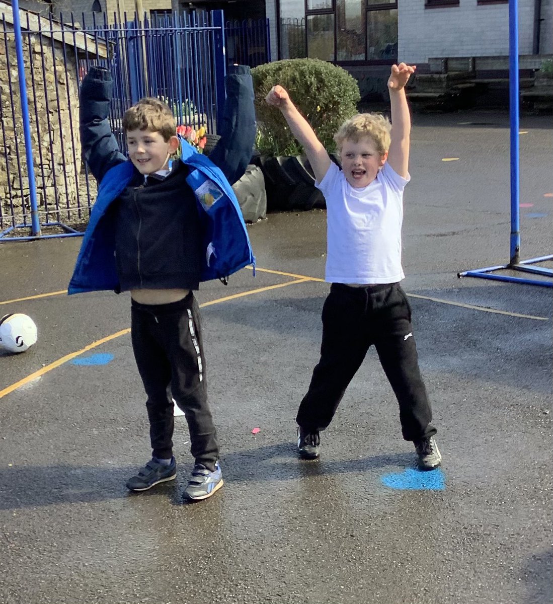 playondevelop's tweet photo. Last day of term at @WickPS so we mixed the day up with problem solving (Rubikโs Cube) , passing , aiming , striking and evasion games .
Well done everyone, have a lovely Easter break .
#teamwork #problemsolving #communication #evasion #passing #findingspace https://t.co/QP3UdFeEre