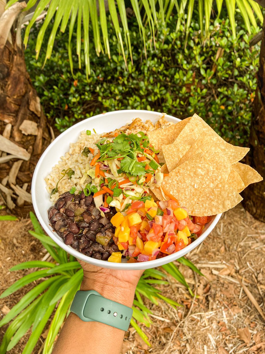 LoynoDining's tweet photo. Rain or shine, we had a wonderful time during the Fish Fry Lenten Lunch Picnic! Simple Servings had quite the dish with Fish Street Tacos ๐ฎ, Cilantro Lime Rice, and Cuban Black Beans. *Chefs Kiss ๐
.
#loynodining #lent #picnic #simpleservings #sodexo #mindfuleating https://t.co/Zyz0Hg6Cgc