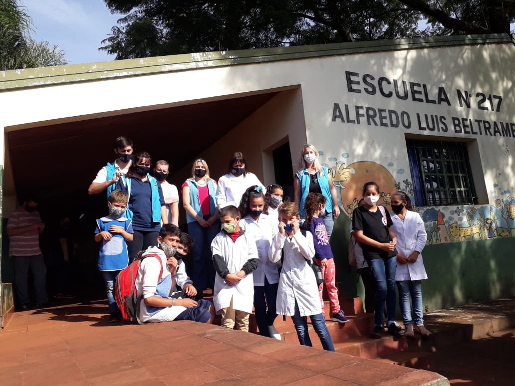 crisdavidsen's tweet photo. Hoy viernes 26 de marzo del 2021 llevamos banderas de mástil para la Escuela 217 ALFREDO LUIS BELTRAME.
Gracias UDPM GRACIAS @grillo141 @CtMnes @udpm_misiones https://t.co/uBGX0HuxAB